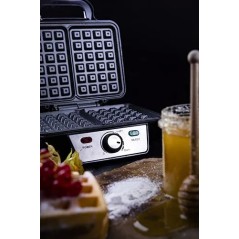 "Camry Waffle Maker - 2 Waffles, 1600W, Sleek Black Stainless Steel - Perfect for Delicious Homemade Treats!"
